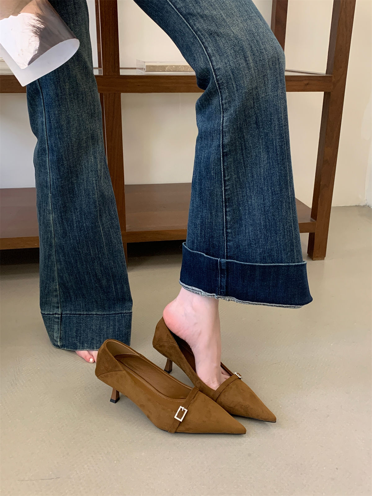 Retro Pointed Toe Low-Cut Thin Heel Women's High Heels 2026 Autumn New French Suede Texture Single Shoes - Image 4