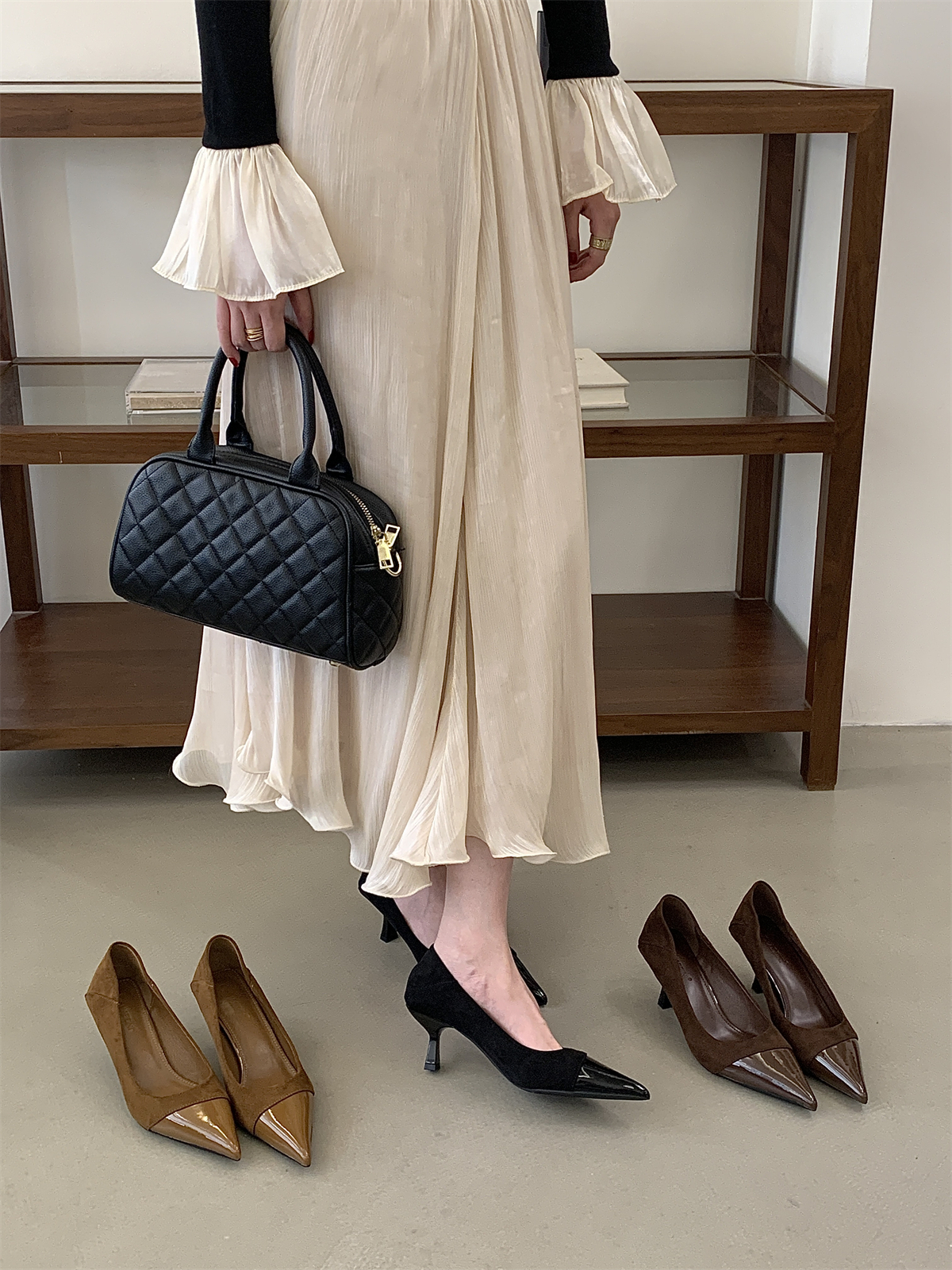 Retro Style Pointed Toe Stitched Low Heel Women's Shoes 2026 New Autumn French Suede Texture Single Shoes