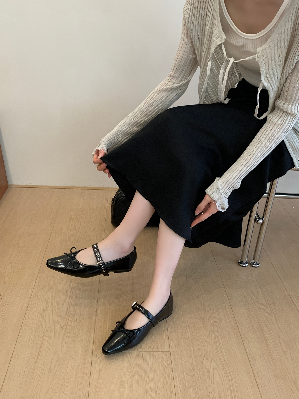 Women's Flat Ballet Shoes 2026 Autumn New French Style Shallow Mouth Soft Sole Bow Retro Mary Jane Shoes - Image 2