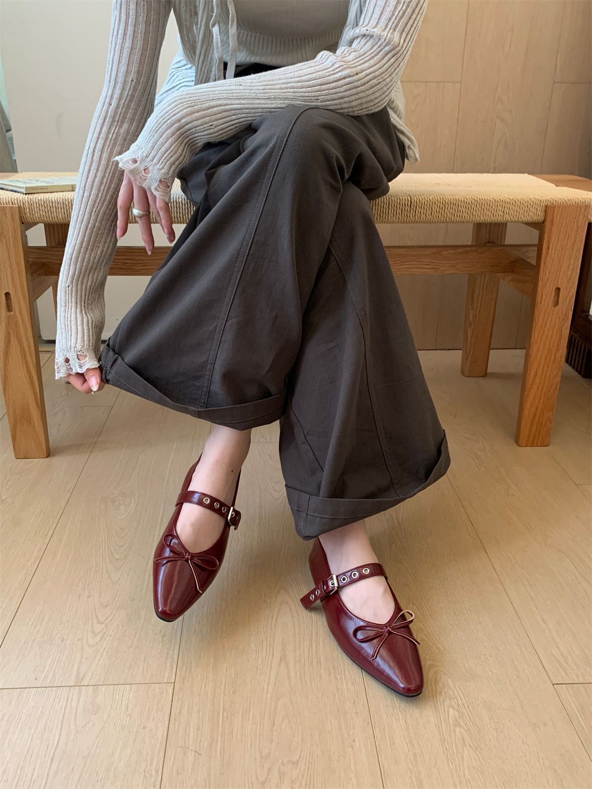 Women's Flat Ballet Shoes 2026 Autumn New French Style Shallow Mouth Soft Sole Bow Retro Mary Jane Shoes - Image 4